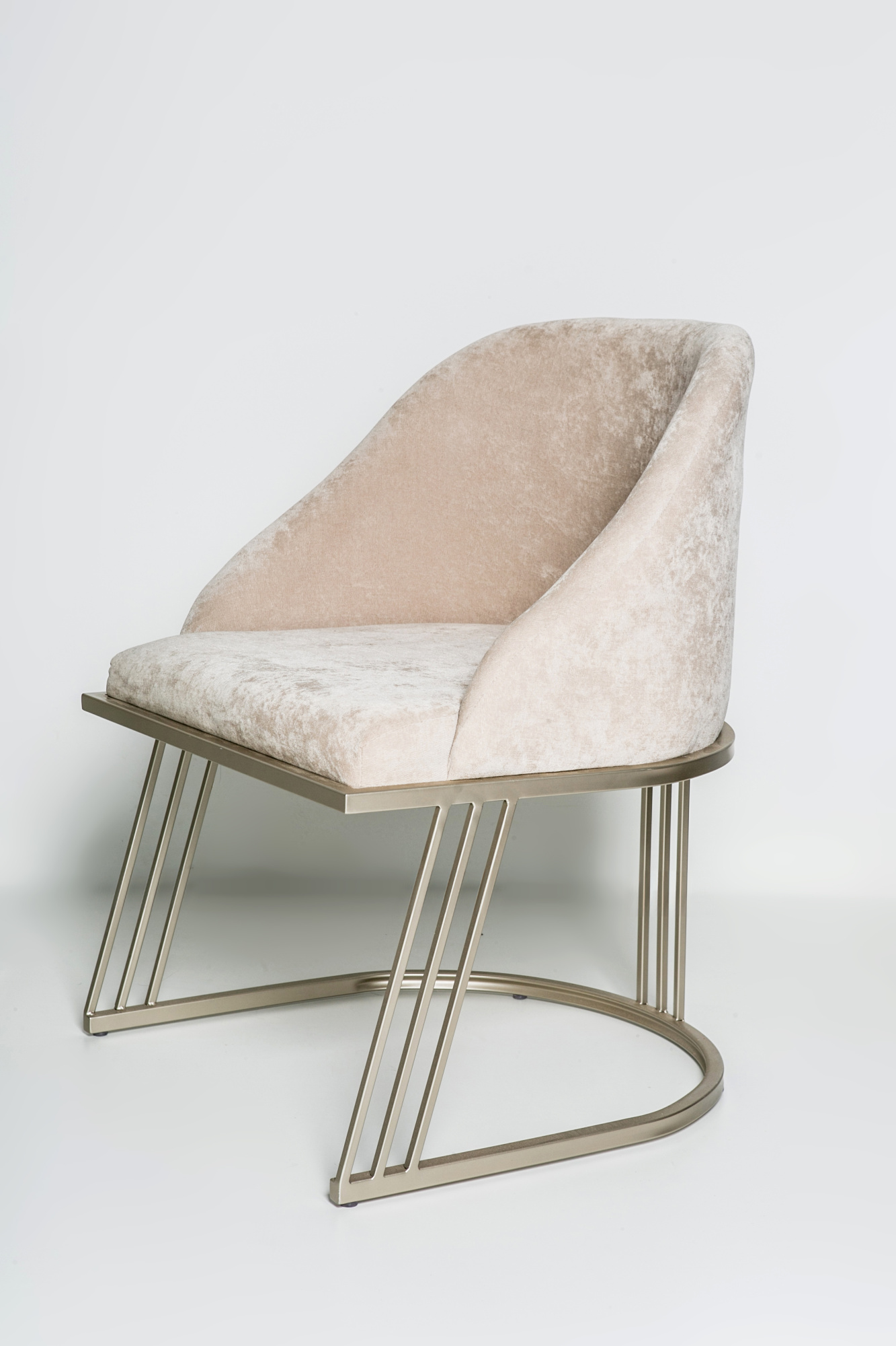 Cadeira Poltrona Veneza Gigaro Pronta Entrega para Sala Quarto Recepção Descanso Mesa Decorativa em Metal Móveis Decoração